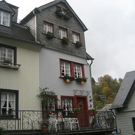 Bed and Breakfast Gaestehaus Luise à Montjoie Extérieur photo